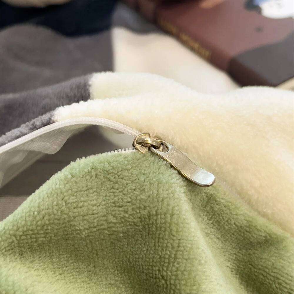 Simple Style Grid Milk Velvet Bedding Thicken Winter Warm Soft Four-Piece Set Bedroom Decor Quilt Cover Bed Sheet Pillowcase W260302