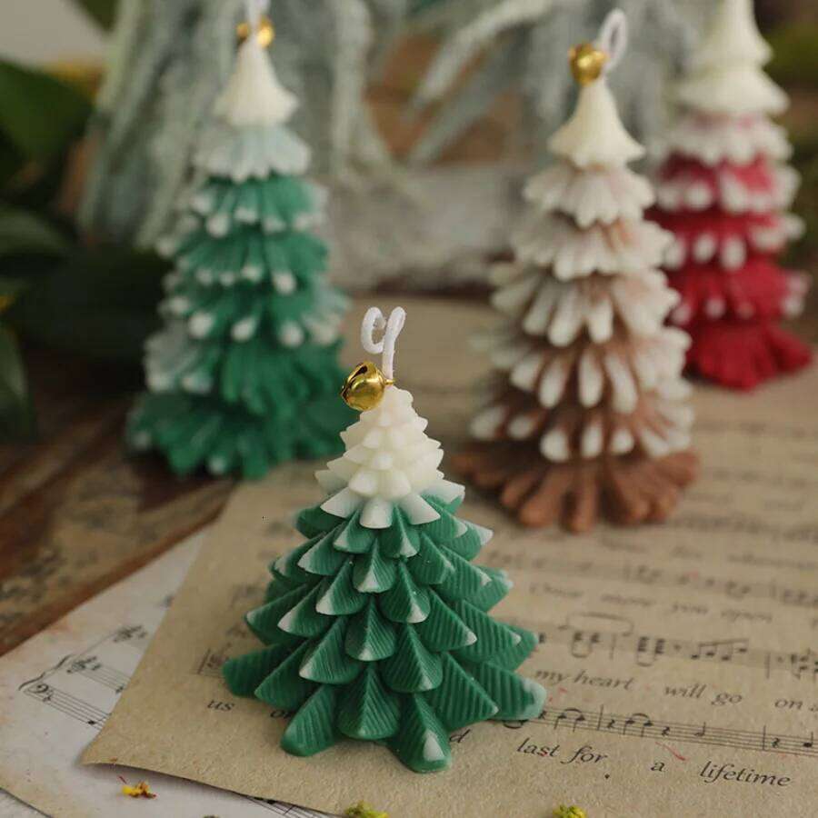 1 x Handmade Soy Wax Tree Candle with Bell Decoration, 6 Hours Burn Time, for Home Decoration Christmas Party and Holiday Gift W260303