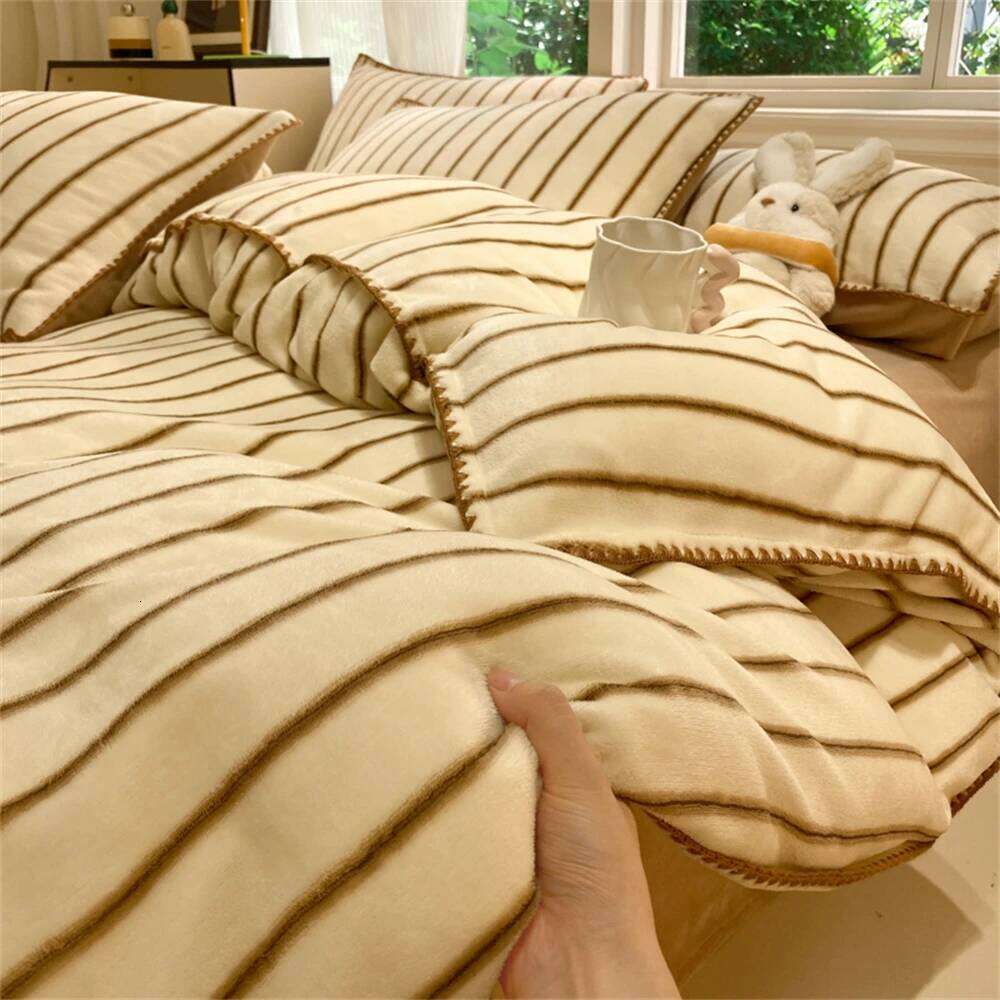 Milk Velvet Bedding Queen Thickened Stripe Duvet Set Bedroom Decor Winter Warm Soft 4 Piece Sets Quilt Cover Bed Sheet W260302