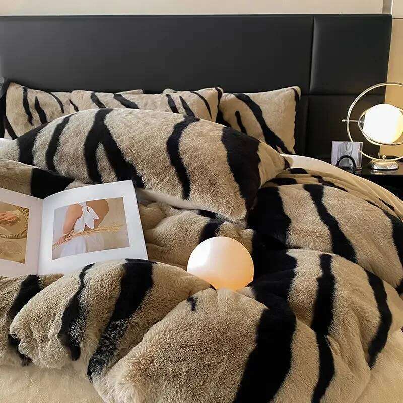 Milk Thickened Warm Coral Bed Class A Rabbit Plush Quilt Cover Sheet Pillowcase Four-piece Set W260302