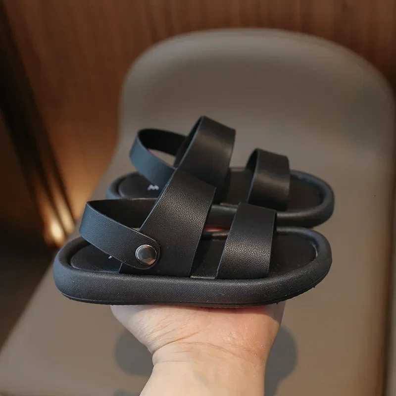 Childrens Sandals 2025 Summer New Style Beach Shoes Soft Bottom Boys Shoes Trendy Casual Wear Ideal for Outdoor Activities X260303