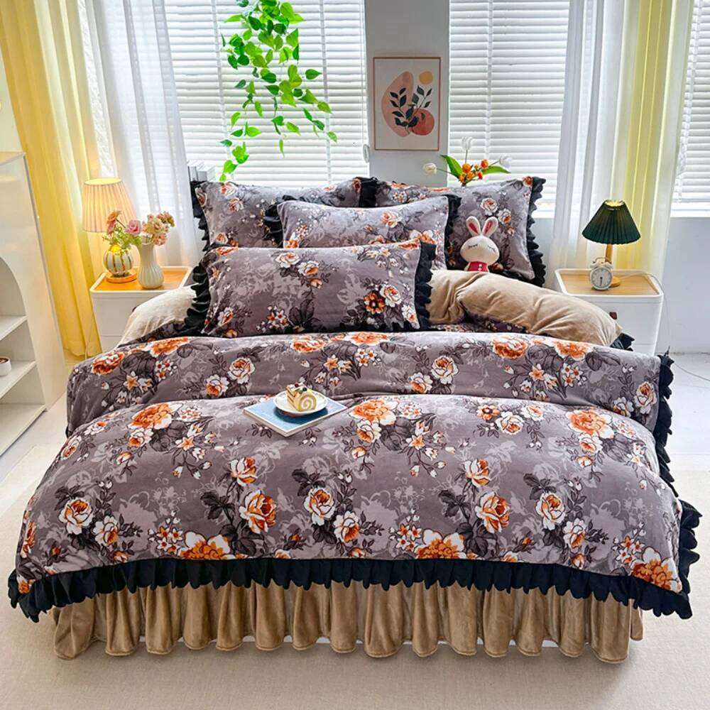 Thickened Double-Sided Milk Bedding Winter Warm Printed Carved Velvet Four-Piece Set Quilt Cover Pillowcase Bed Skirt W260302