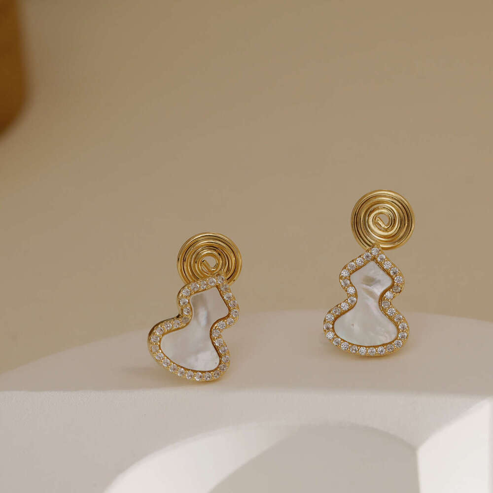 Micro-inlaid Mosquito Coil For Daily Commuting Gourd-shaped Shell Ear Clip With A Sophisticated And High-end Feel