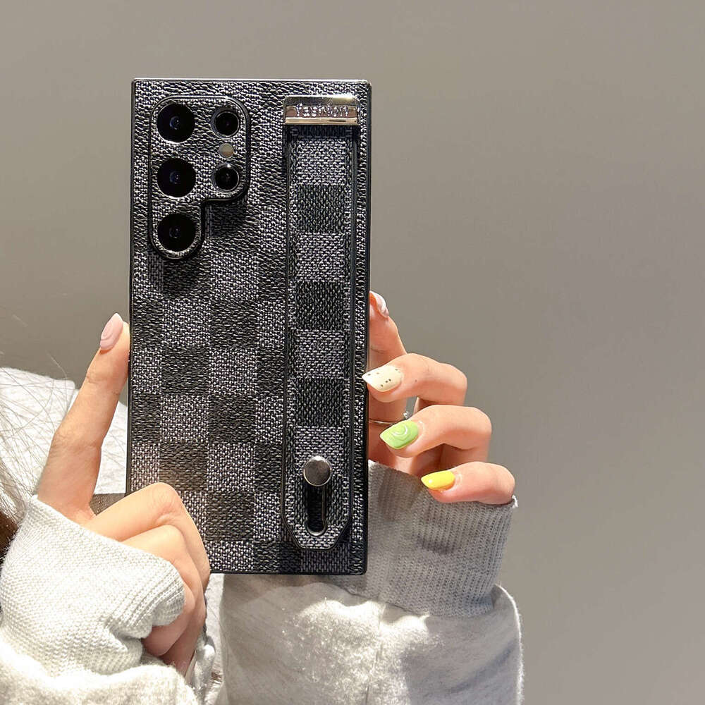 Vintage Pattern Compatible with Samsung S24ULTRA Checkered S22ULTRA Shockproof Phone Case S23U Wrist Strap Trendy Brand
