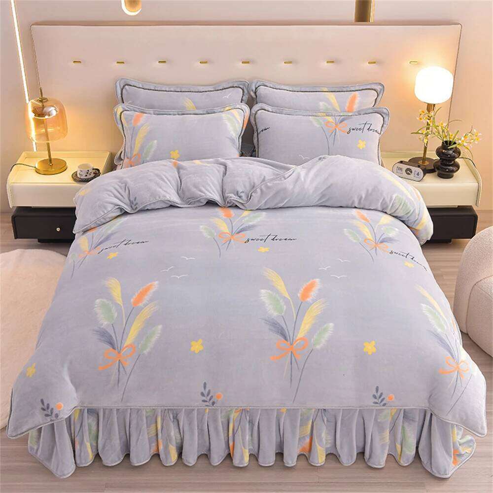 Milk Velvet Four-Piece Sets Winter Warm Thickened Double-sided Plush Bedding Set Soft Flannel Bed Skirt Quilt Cover Pillowcase W260302 W260302