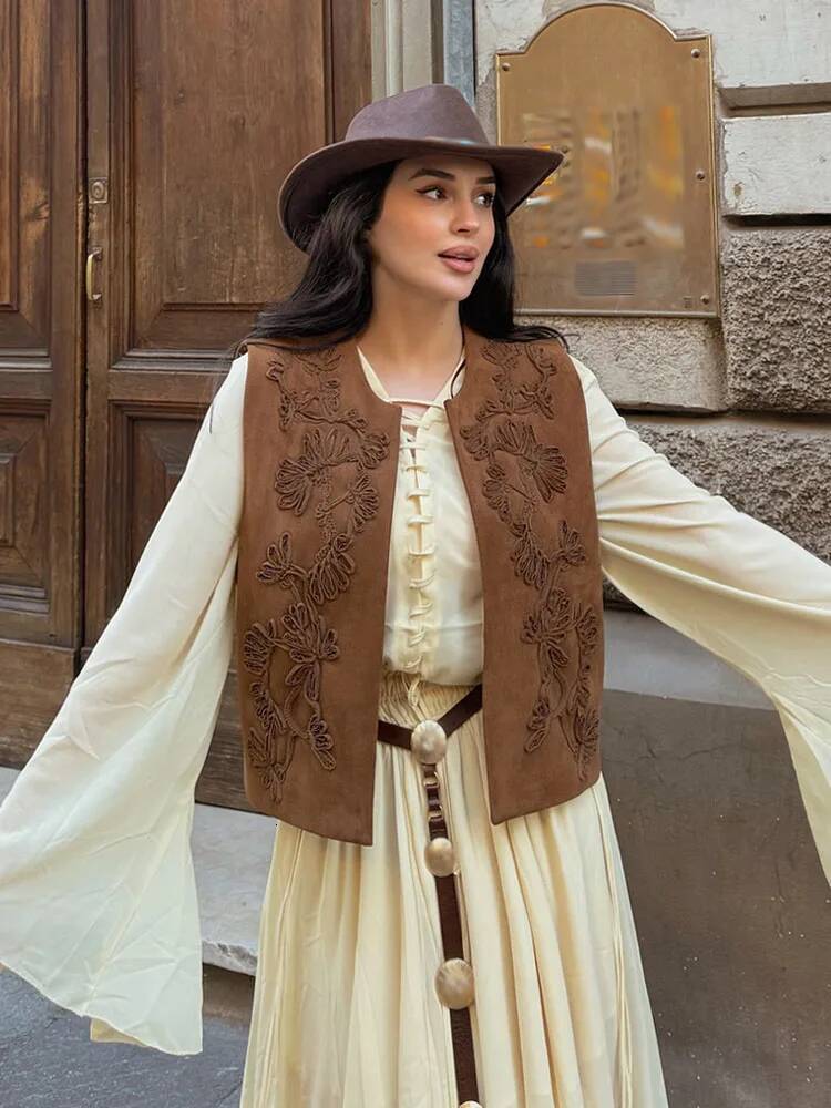 Elegant Woman Sleeveless Casual Street Style Short Women Fashion Solid O-Collar Embroidery Design Vintage Vest Top dongdumaoyi