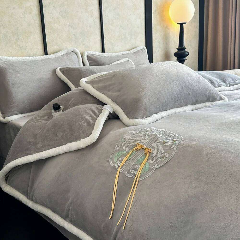 Soft Chinese Embroidery Bedding Thicken Milk Velvet Coral Fleece Winter Warm Four-Piece Set Duvet Cover Pillowcase Bed Sheet W260302