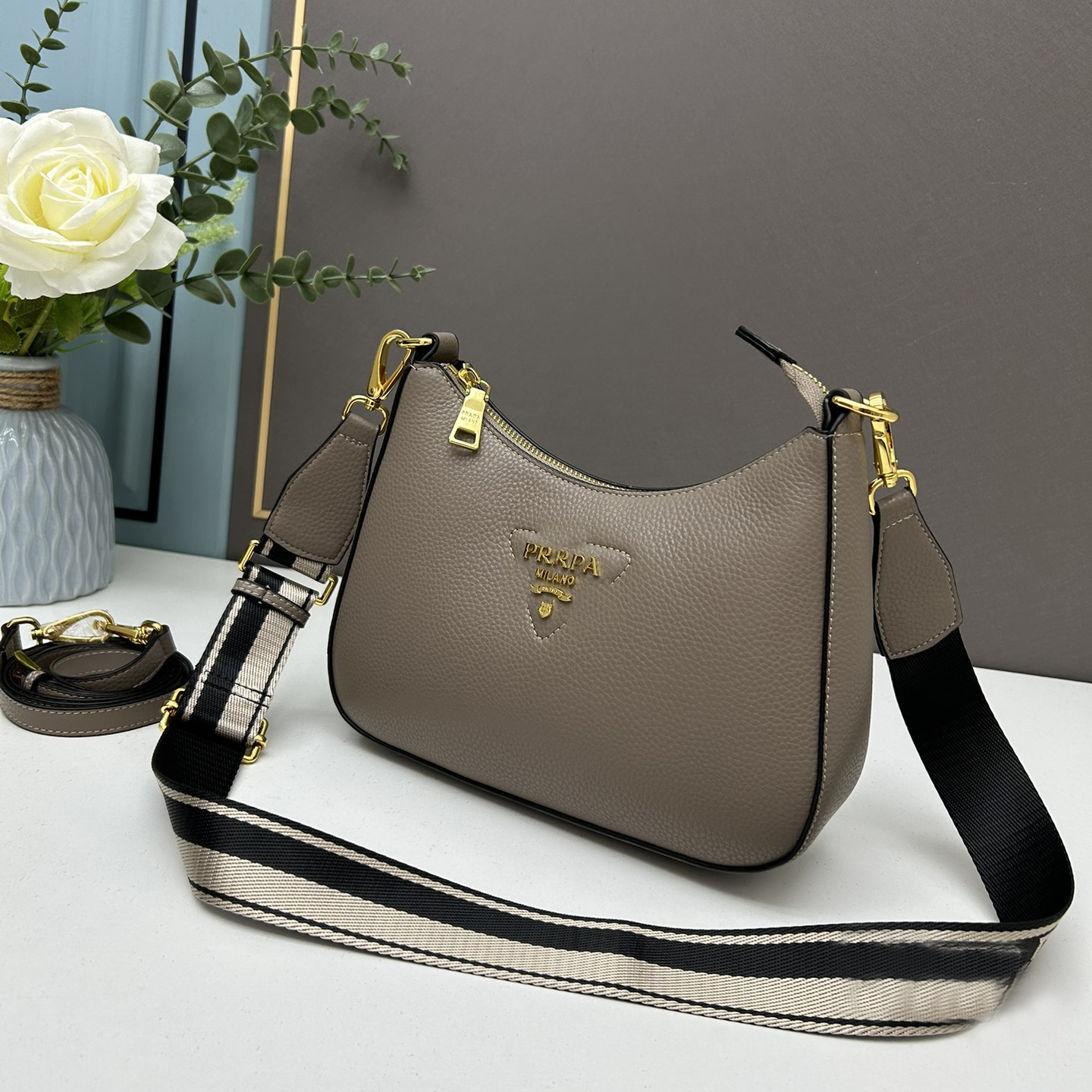 Designer Handbag High-Quality Crossbody Metallic Texture leather Fashionable Women's Clothing Genuine Leather Bag