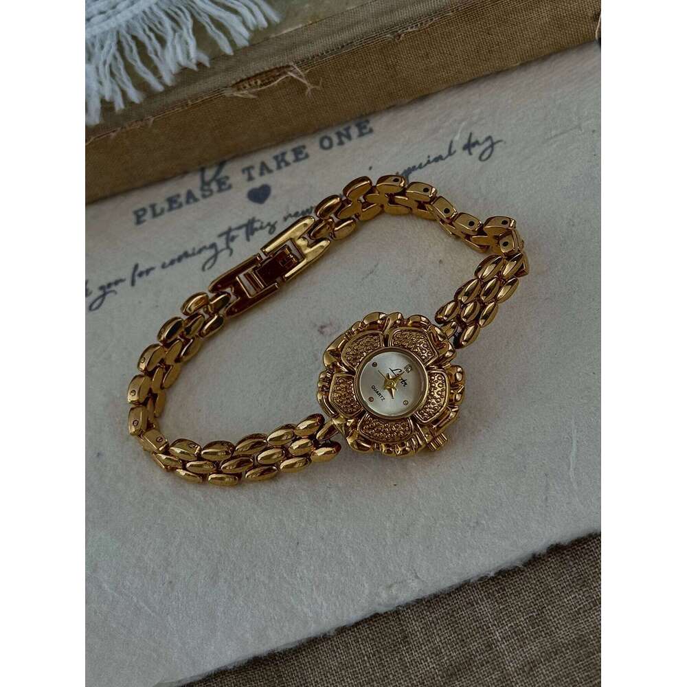 1 Piece of French Golden Retro Camellia Exquisite, Elegant, Personalized, Fashionable, Classy Waterproof Women's Quartz Watch, Suitable for Daily
