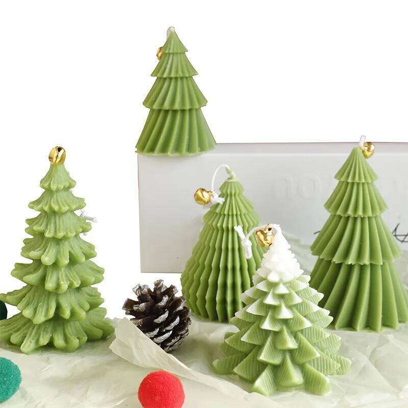1 x Handmade Soy Wax Tree Candle with Bell Decoration, 6 Hours Burn Time, for Home Decoration Christmas Party and Holiday Gift W260303