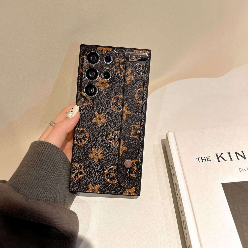 Vintage Pattern Compatible with Samsung S24ULTRA Checkered S22ULTRA Shockproof Phone Case S23U Wrist Strap Trendy Brand