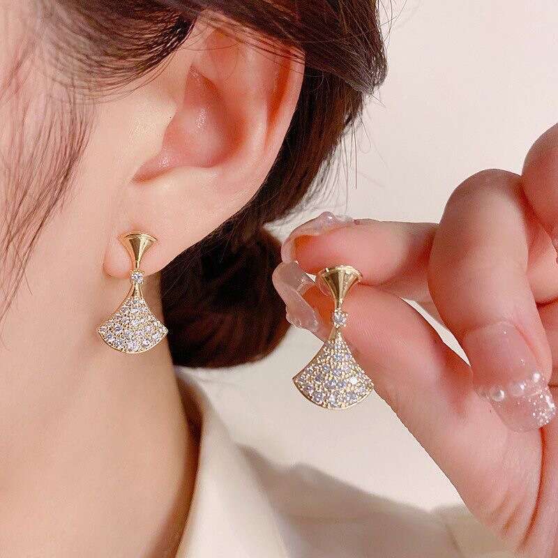 Ultra-shiny Micro-inlaid Zircon Fan-shaped For Women S925 Silver Needle Designelegant Little Dress Earrings