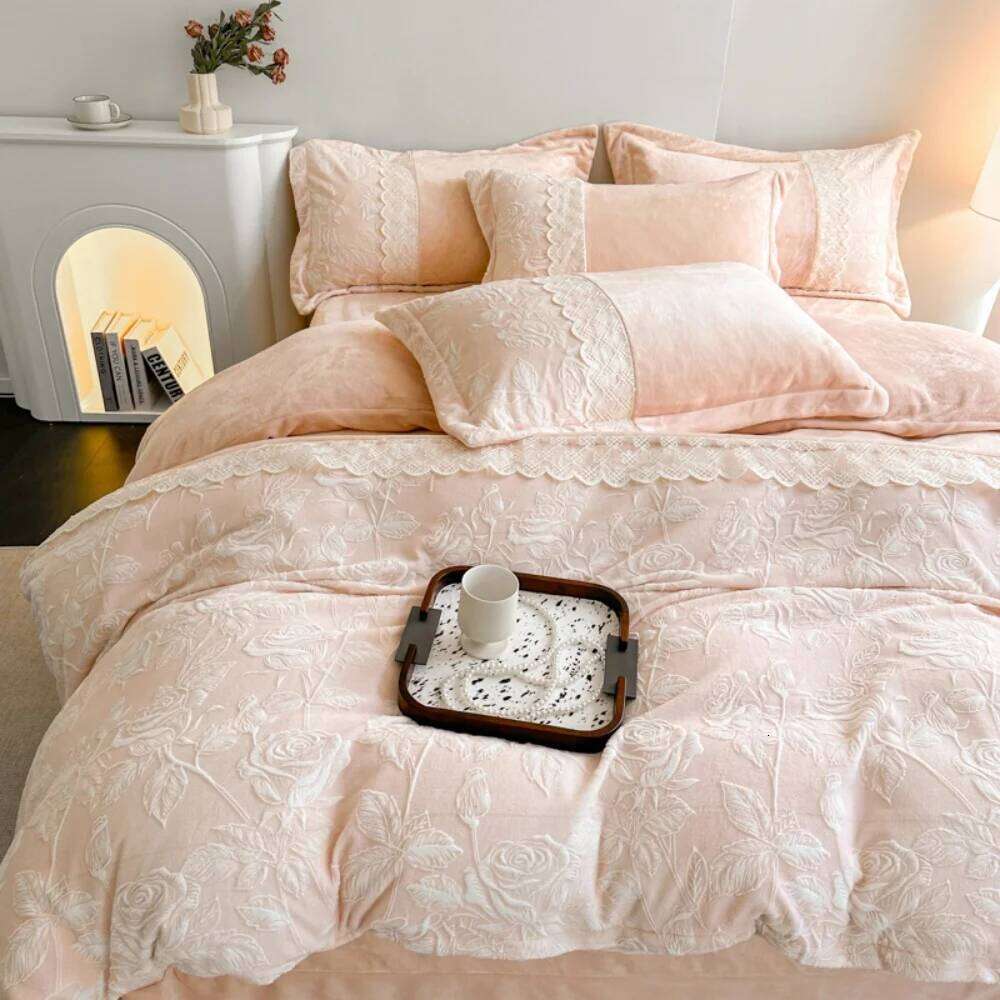Thickened Carved Milk Velvet Bedding Coral Fleece Winter Warm Four-Piece Set Duvet Cover Pillowcase Bed Sheet Home Textiles W260302 W260302