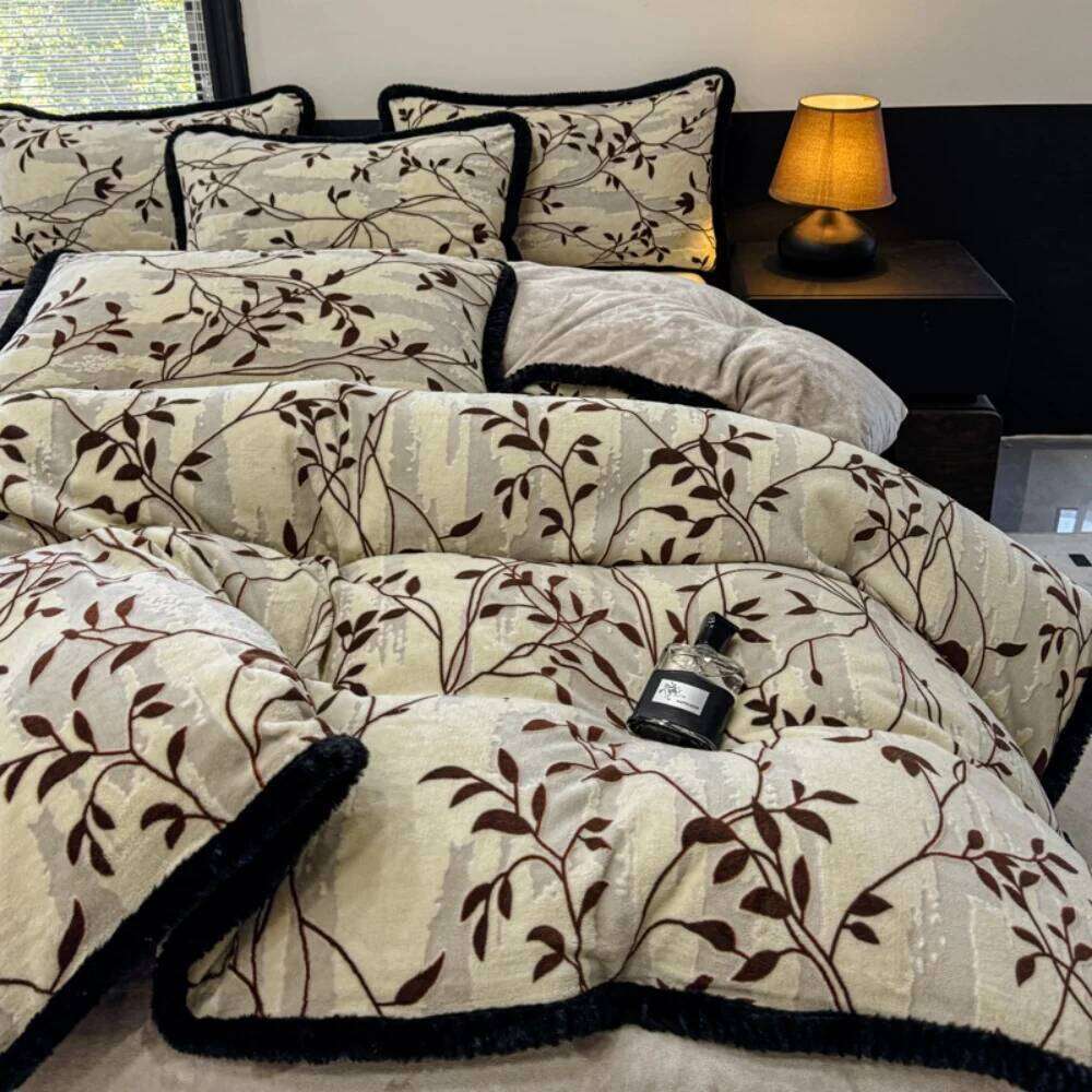 Luxury Floral Carved Milk Velvet Bedding Winter Warm Soft Bed Sheet Queen Home Thicken Duvet Cover Pillowcase Four Piece Set W260302