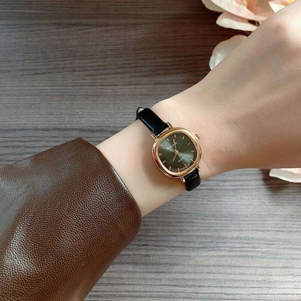 Square Exquisite Girls' Brown Strap Simple and Versatile Quartz Watch Women Suitable for Work/Decoration/ Parties XJ260303