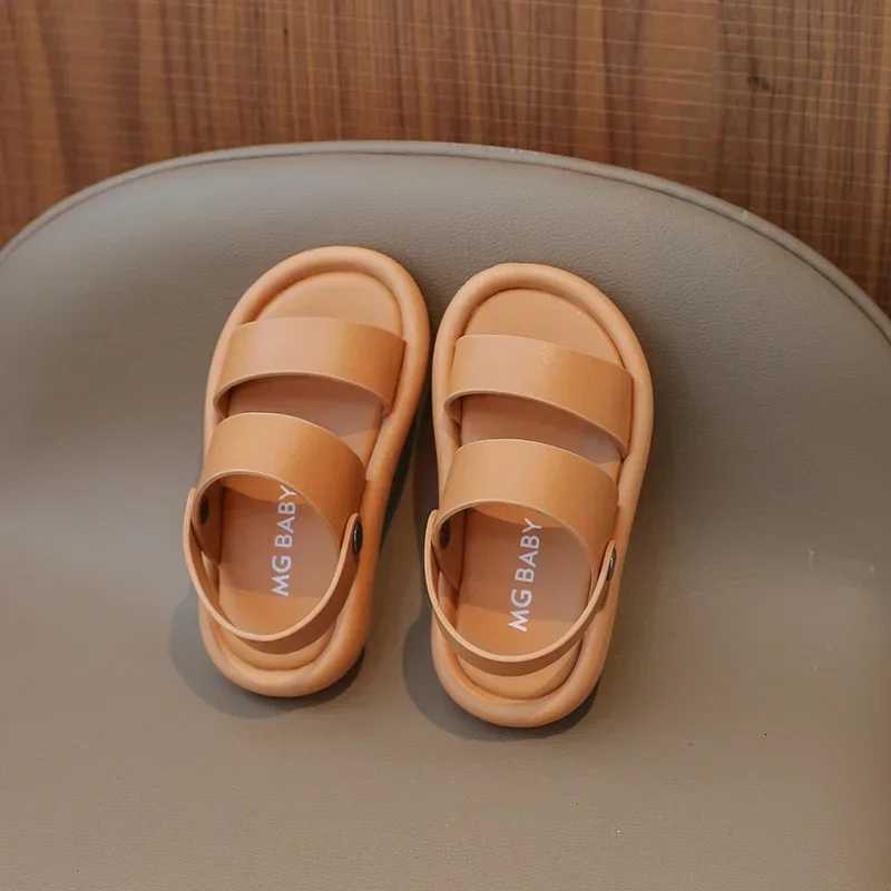 Childrens Sandals 2025 Summer New Style Beach Shoes Soft Bottom Boys Shoes Trendy Casual Wear Ideal for Outdoor Activities X260303