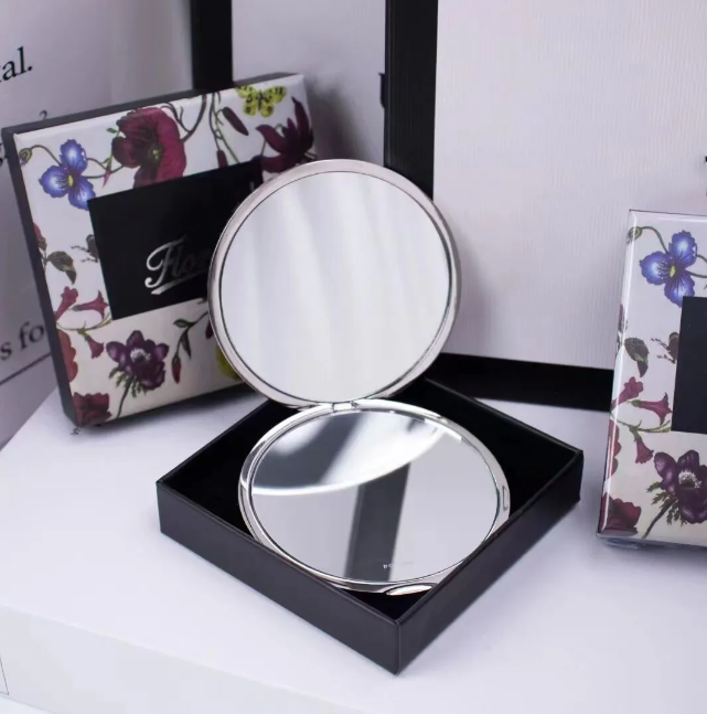 Make up Compact Mirrors Portable Folding Fashion Mirror Heart-shaped Handhold Double Sided Brand Cosmetic Mirrors For Outdoor Travel