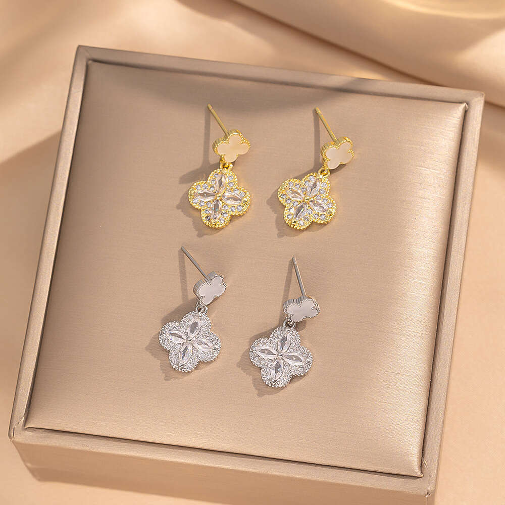 Trendy Elegant Four-leaf Clover Earrings Fashionable And Popular Natural Mother-pearl Earrings