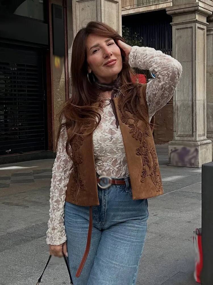 Elegant Woman Sleeveless Casual Street Style Short Women Fashion Solid O-Collar Embroidery Design Vintage Vest Top dongdumaoyi