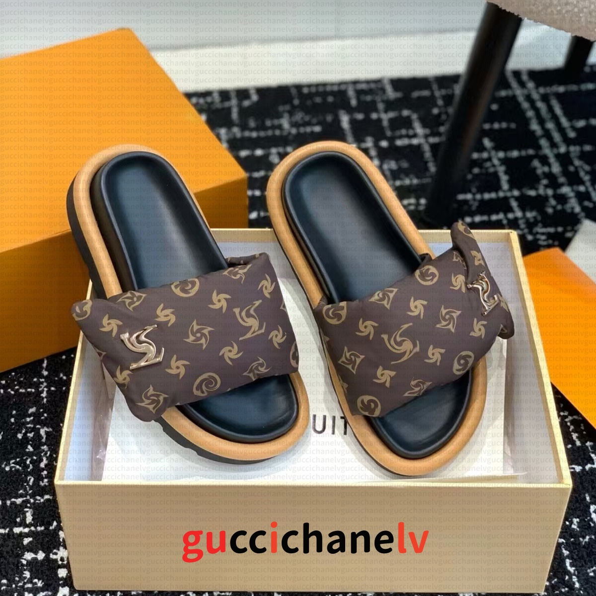 New Designer sandals slippers for women Pillow slides comfort embossed ladies mules flats shoes triple black pink deep denim blue luxury fashion woman men sliders
