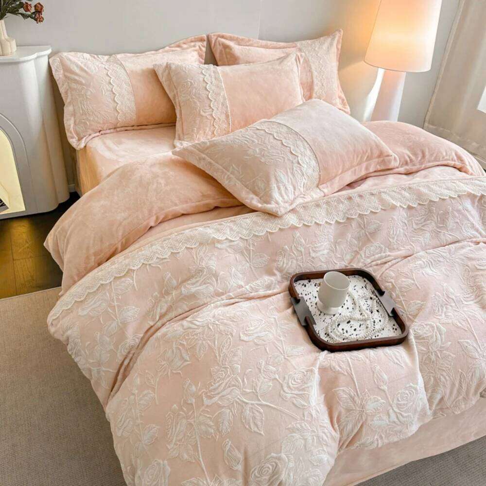 Thickened Carved Milk Velvet Bedding Coral Fleece Winter Warm Four-Piece Set Duvet Cover Pillowcase Bed Sheet Home Textiles W260302