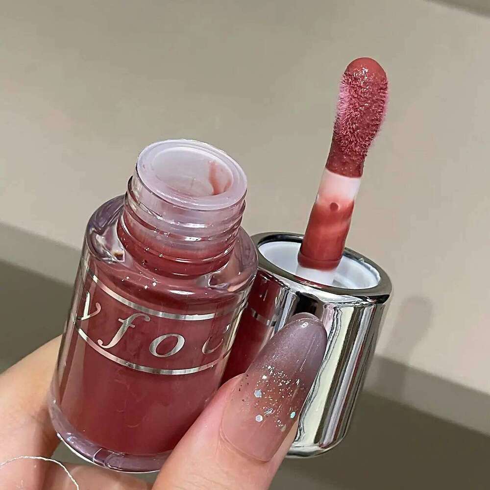 Light-Sensitive Gloss, Long-Lasting Moisturizing Not Easy to Come Off, Ultra-High Color Payoff, Autumn and Winter Liquid Lipstick, Lip Care, Women