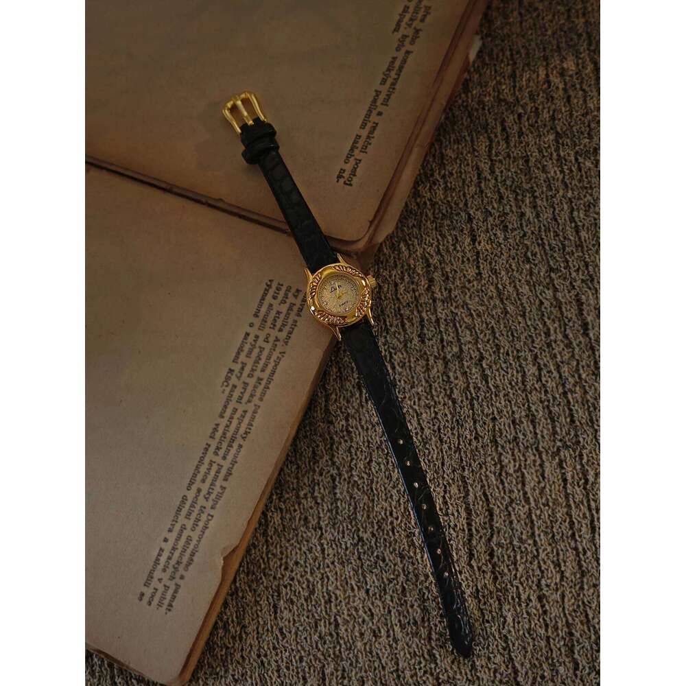 1 New French Retro Engraved Pattern Gold Small Dial Women's Watch, Elegant Fashionable, Exquisite and Compact Waterproof Watch for Young Ladies X