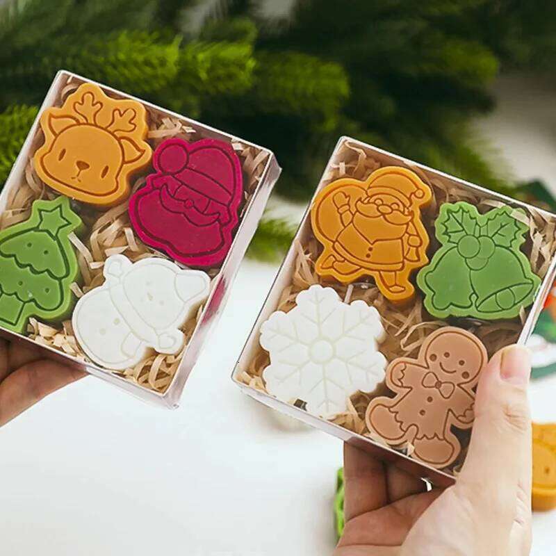 Christmas Scented Candle Set 4pcs Cartoon Santa Claus Elk Trees Snowman Aromatherapy Soy Wax Candles Home Decor Gift for Halloween W260303