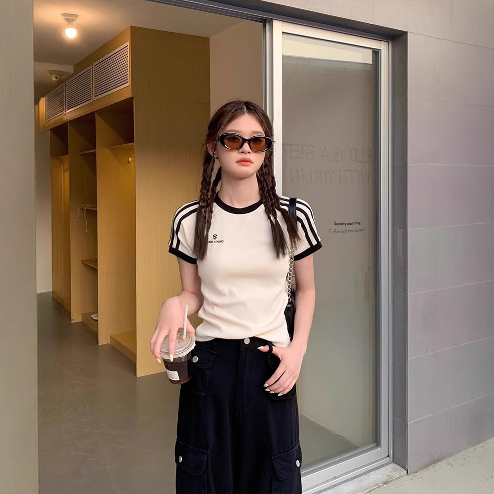 New Striped Regular Shoulder Designer Hoodie Short Designer Shirt Sleeve T-shirt For Women Polo Shirt Summer Design Sense Hot Girl Slim Fit White Tee Short Top Women