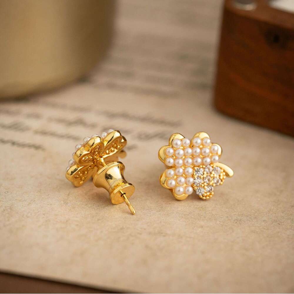 New Four-leaf Clover Micro-inlaid Pearl Earrings, Exquisite And Compact Studs With A High-end, Fashionable, Light-luxury Design