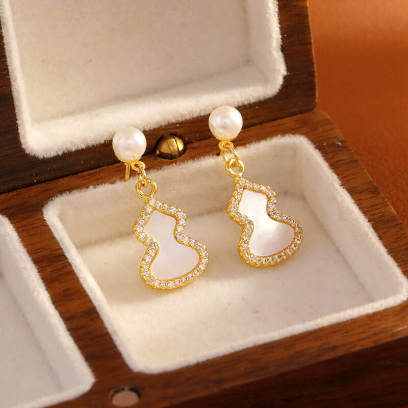 Gourd-shaped Natural Mother-of-pearl Shell Earrings 925 Silver Round Imitation Pearl Earrings