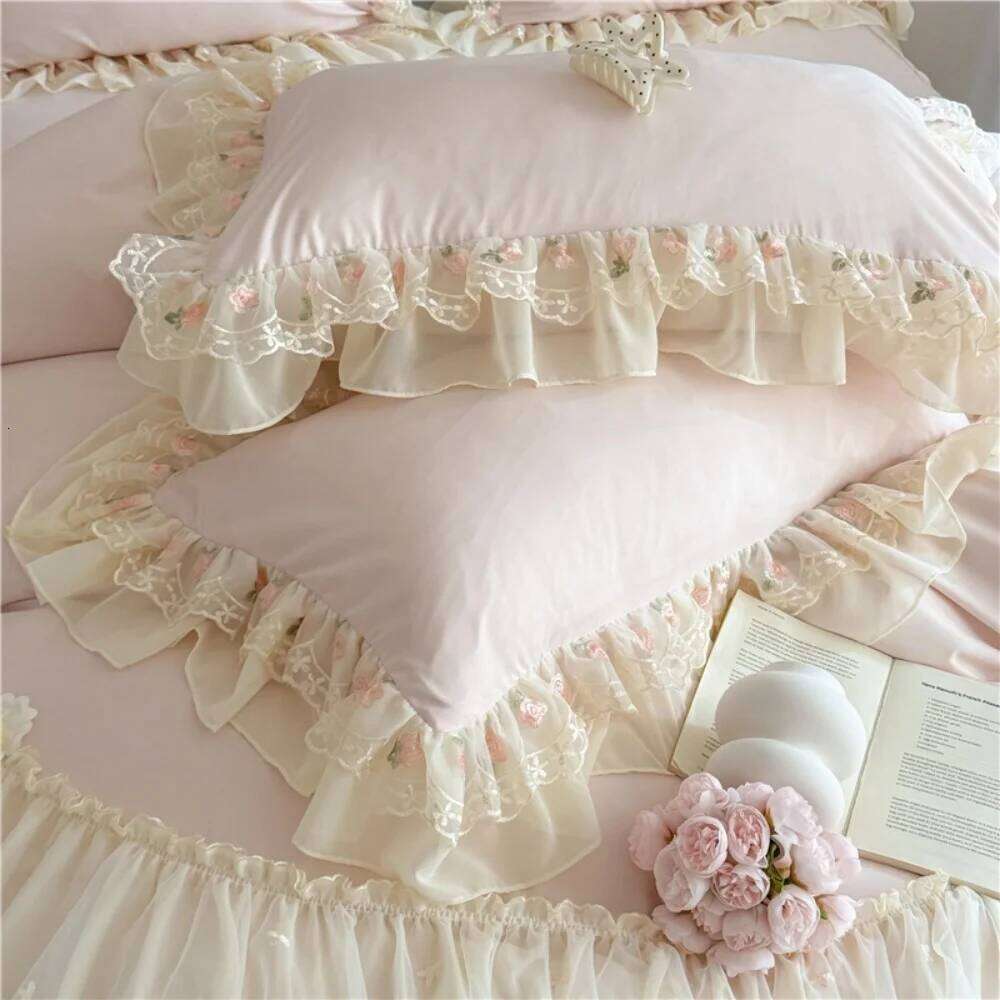 4Pcs Princess Wedding Bedding Set Korean Style Lace Flowers Embroidery Duvet Cover Bed Sheet/Fitted Sheet/Bed Skirt Pillowcases W260302 W260302
