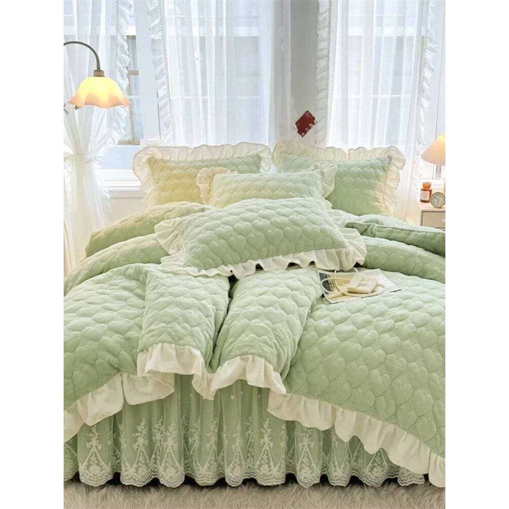 Full-set quilt cover bed skirt four-piece warm winter milk 4-piece coral velvet bedspread W260302