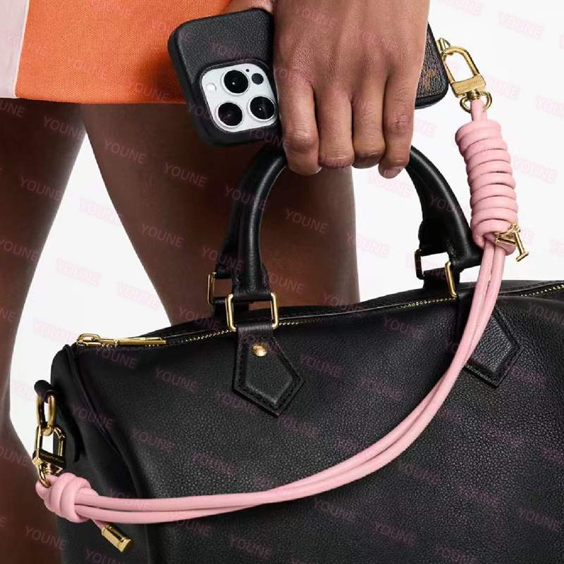 Designer Keychain TM Knot Bag Charm Phone Strap Lanyards Unisex Bag Charm Chain Key Holder Pendant Fashion Ornament For Bags Phone Daily Keychains With stand pad