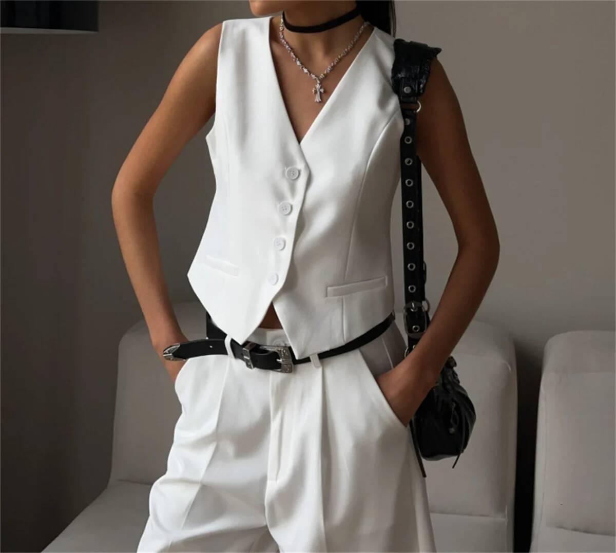 Women Fashion Sleeveless Suit Vest Solid Single Breasted V Neck Tops Elegant Office Lady Clothes Slim Casual Street Cardigan dongdumaoyi