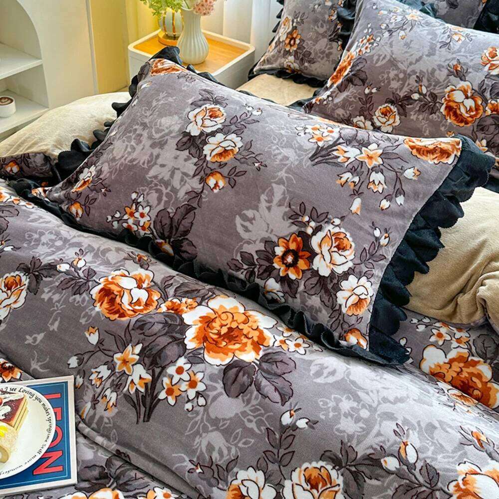 Thickened Double-Sided Milk Bedding Winter Warm Printed Carved Velvet Four-Piece Set Quilt Cover Pillowcase Bed Skirt W260302