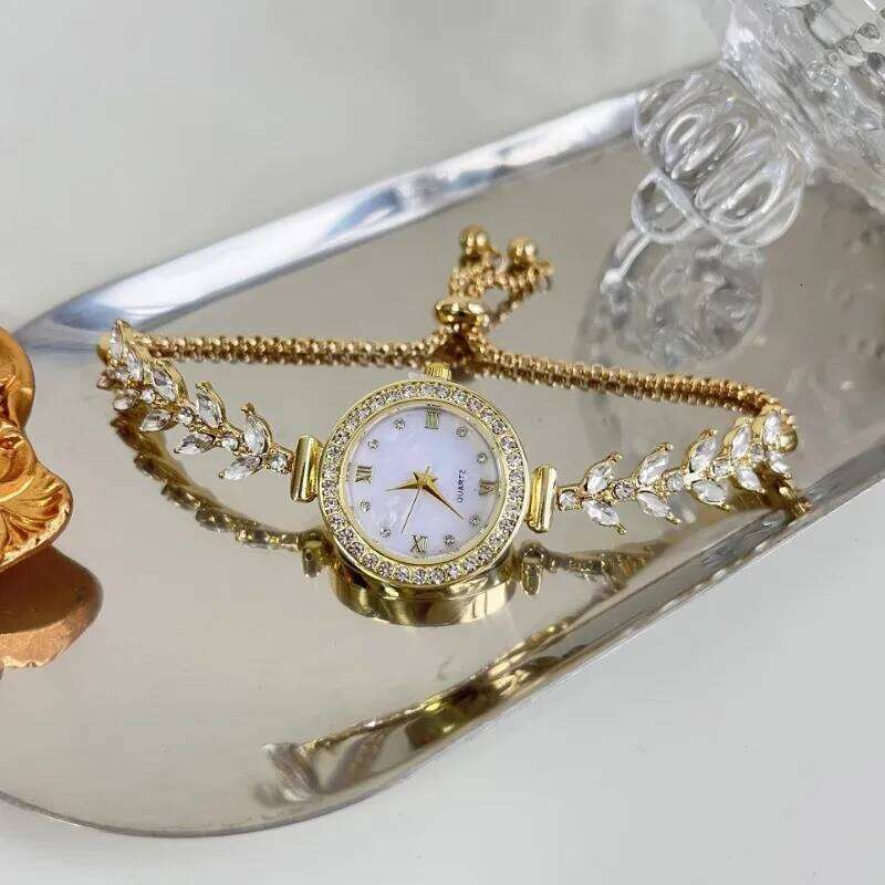 Luxury Mermaid Light Women Watch Diamond Adjustable Bracelet Quartz Movement XJ260303