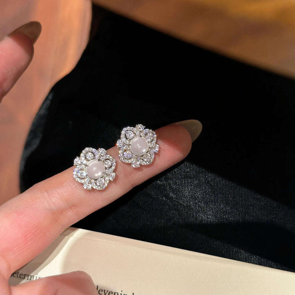 Full-diamond Four-leaf Clover For Women Chinese-style Zircon With A High-end Feel Imitation Chalcedony Earrings