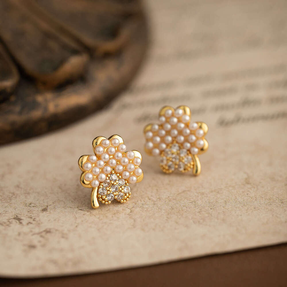 New Four-leaf Clover Micro-inlaid Pearl Earrings, Exquisite And Compact Studs With A High-end, Fashionable, Light-luxury Design