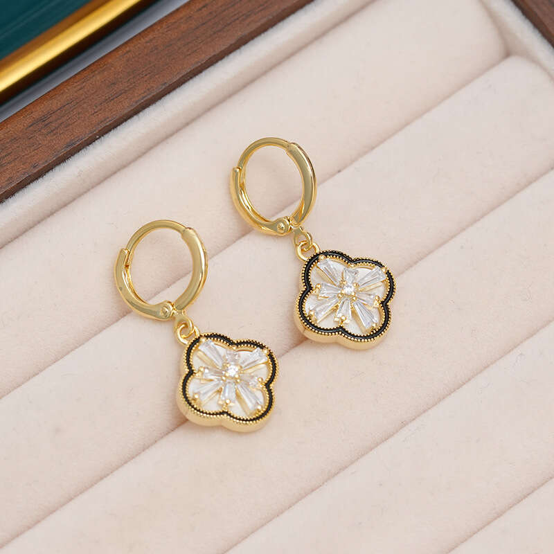 Zircon-inlaid Four-leaf Clover Compact Fashionable And Exquisite Women's Earrings