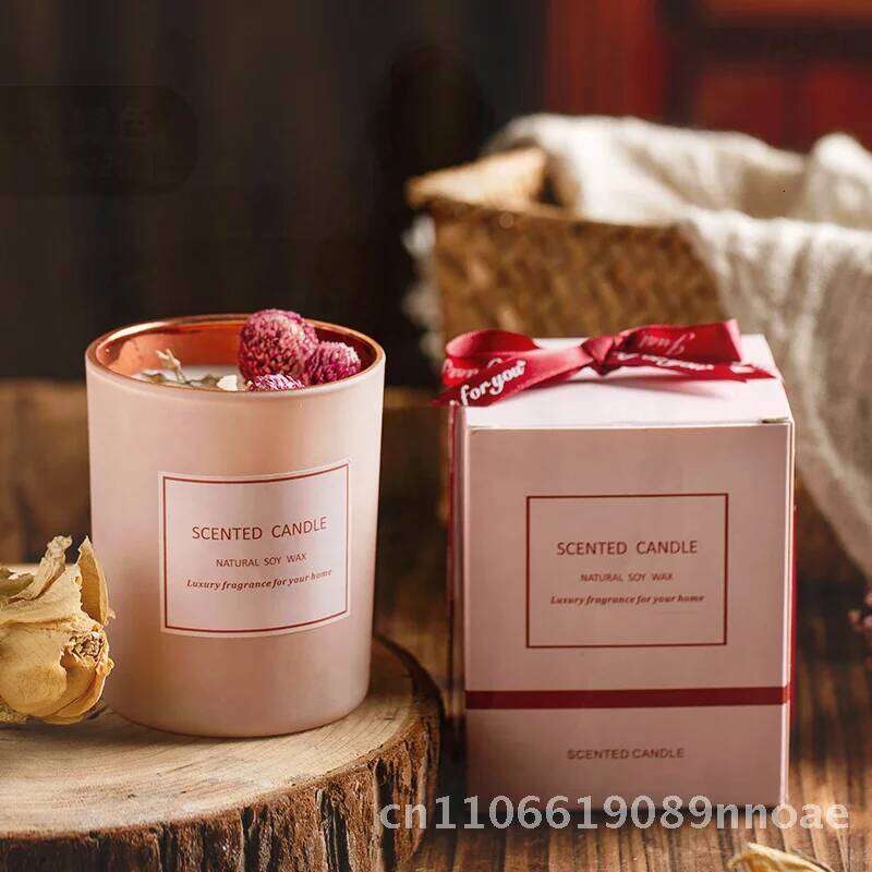 Pink Dried Flower Aromatherapy Soy Wax Cylindrical Scented Candle for Romantic Atmosphere Home Decor Earth & Rose W260303