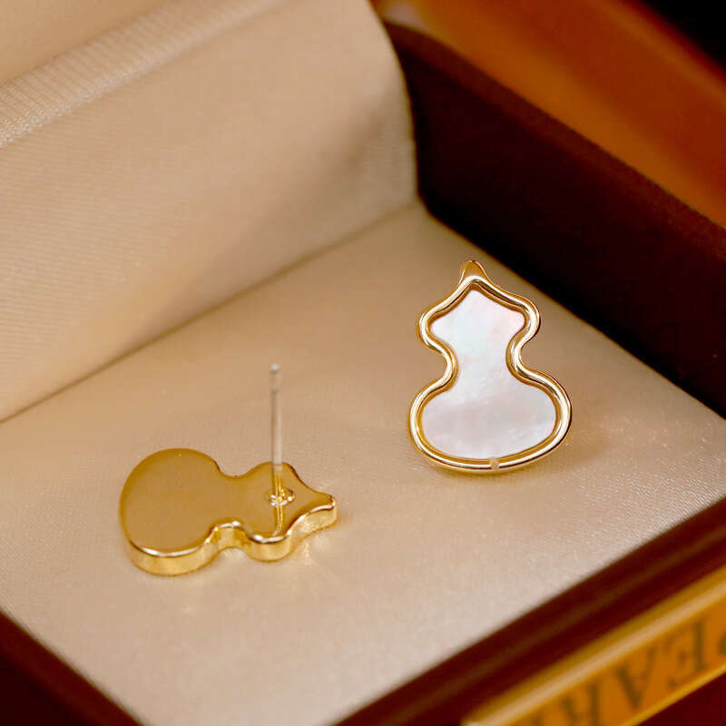 Mother-of-pearl Shell Gourd Earrings 925 Silver Needle Ins-style Luxury Suitable For Commuting Light Luxury Earrings