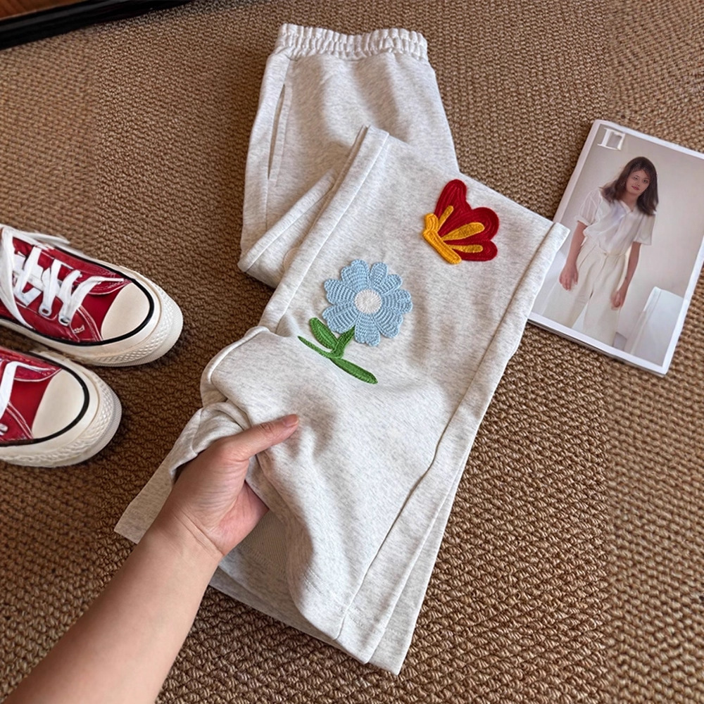 2026 Luxury Brand Designer Clothing Floral Gray Heavy Embroidered Curved Hem Sweatpants For Men, Summer Cleanfit Pants, American Retro Flared Sports P