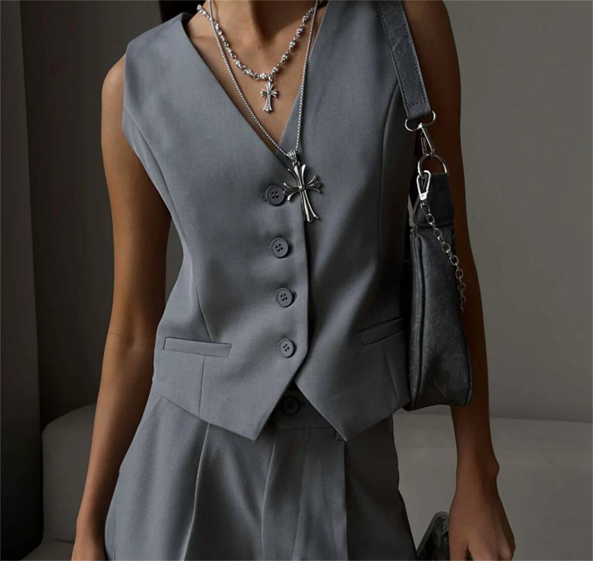 Women Fashion Sleeveless Suit Vest Solid Single Breasted V Neck Tops Elegant Office Lady Clothes Slim Casual Street Cardigan dongdumaoyi