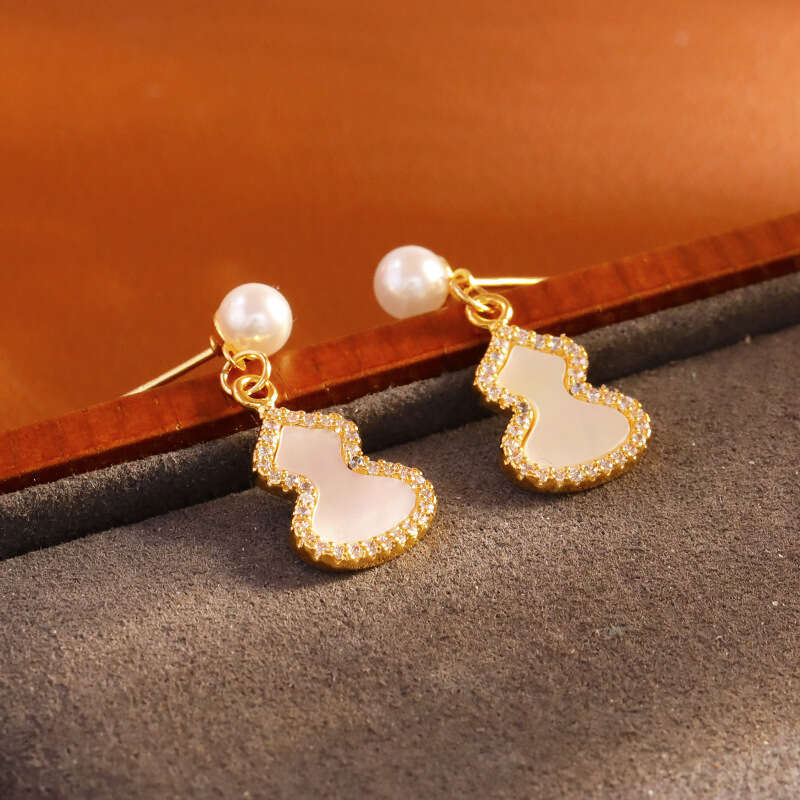 Gourd-shaped Natural Mother-of-pearl Shell Earrings 925 Silver Round Imitation Pearl Earrings