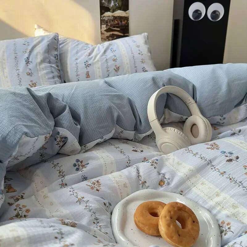 Bedding Duvet Cover Fresh Blue Floral. Wrinkled Yann Set Of Four Pieces, Washing Cotton Bed Sheets W260302