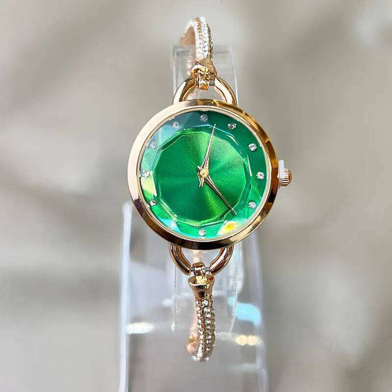 UTHAI V4 New Women's Quartz Watches Water Diamond Female's Wristwatch Small Dial Slim Adjustable Jewelry Girl Watch Bracelet XJ260303