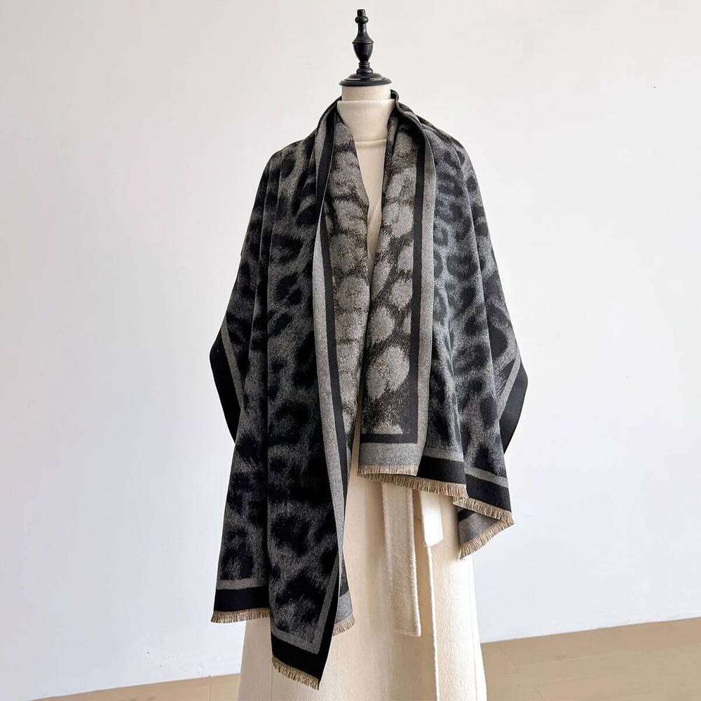 New Elegance Two-Sided Leopard Print Scarf Warm Fringe Pashmina Shawl Autumn and Winter Outdoor Coldproof Windproof Blanket XJ260304