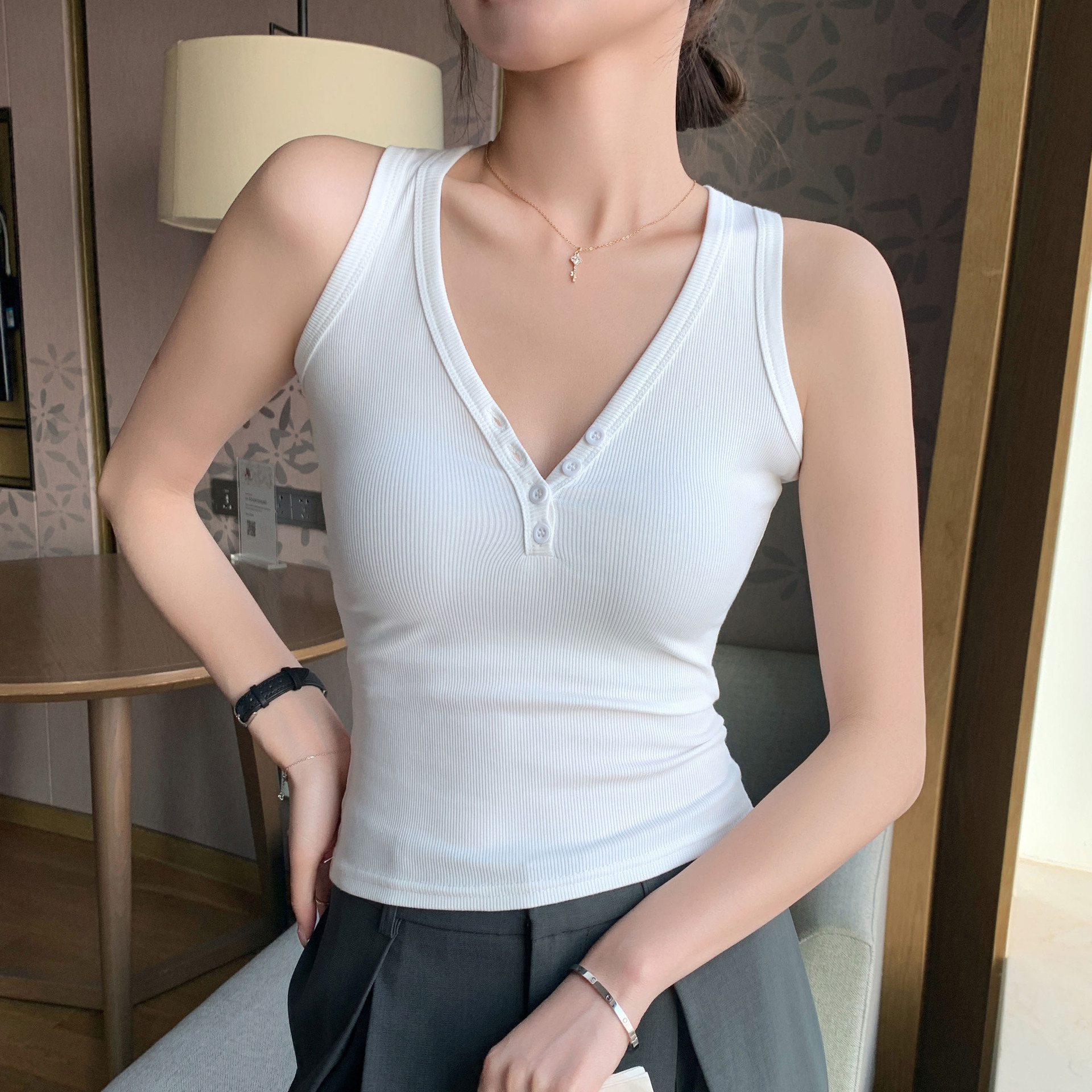 K3019 Ribbed Button V-neck Designer Shirt Designer Hoodie Camisole For Women New Spring/summer American Style Slim Fit Polo Shirt Cotton Top