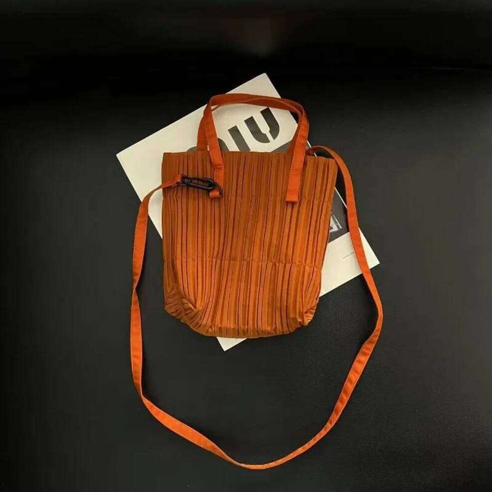 OLOEY Pleated Solid Color Fashion Casual Original Design Creative Large Capacity Handbag 2025 New